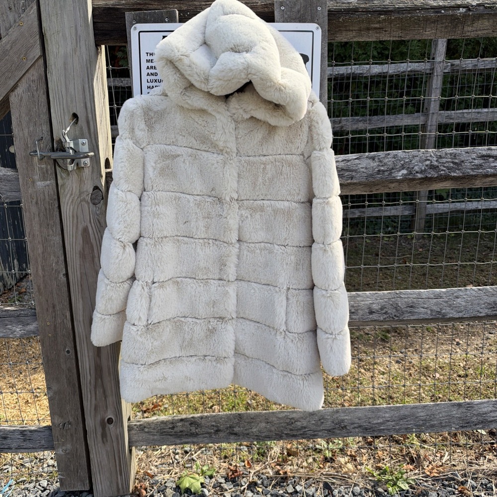 BCBG MAX AZRIA GORGEOUS Faux FUR JACKET, HOOK CLOSURE Medium, White, Hood Soft